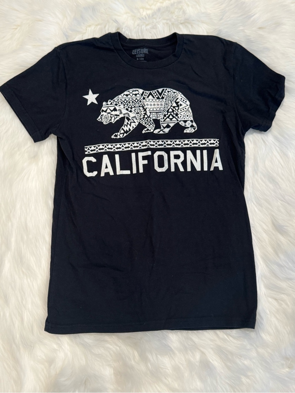 Leisure Lounge Men's California Aztec Bear Graphic T-Shirt Black Small